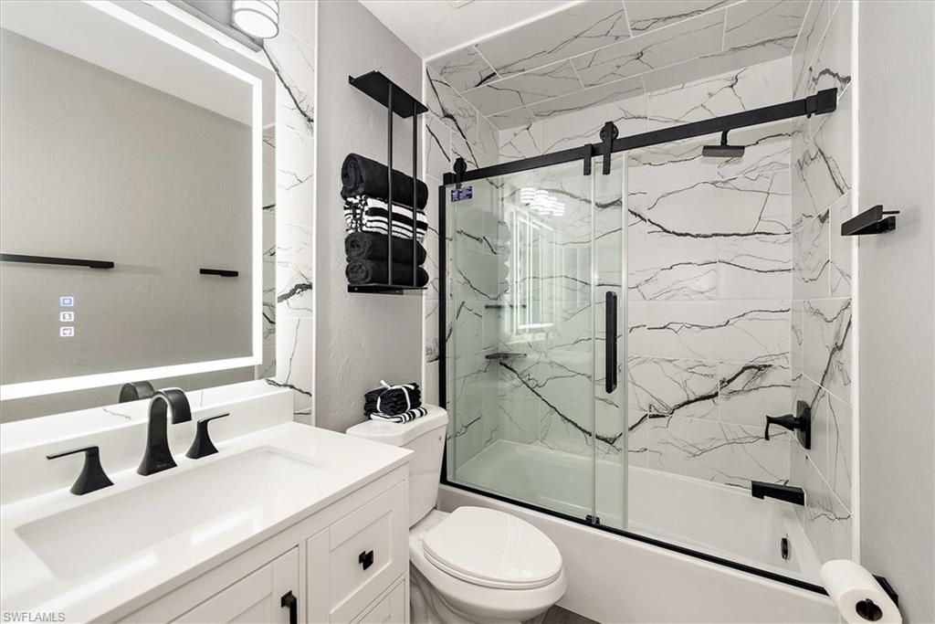 Image 20 of property listing at 2821 NE 4th PL, Cape Coral, FL 33909