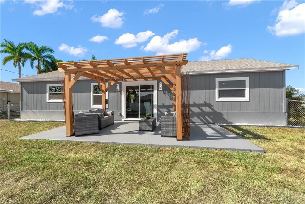 Image 27 of property listing at 2821 NE 4th PL, Cape Coral, FL 33909