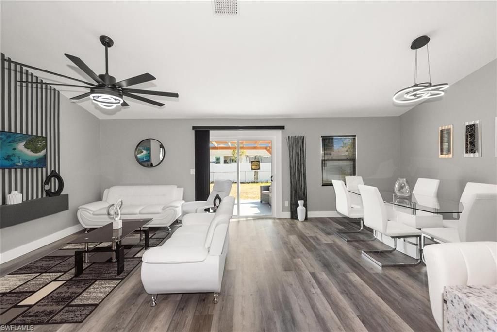 Image 3 of property listing at 2821 NE 4th PL, Cape Coral, FL 33909