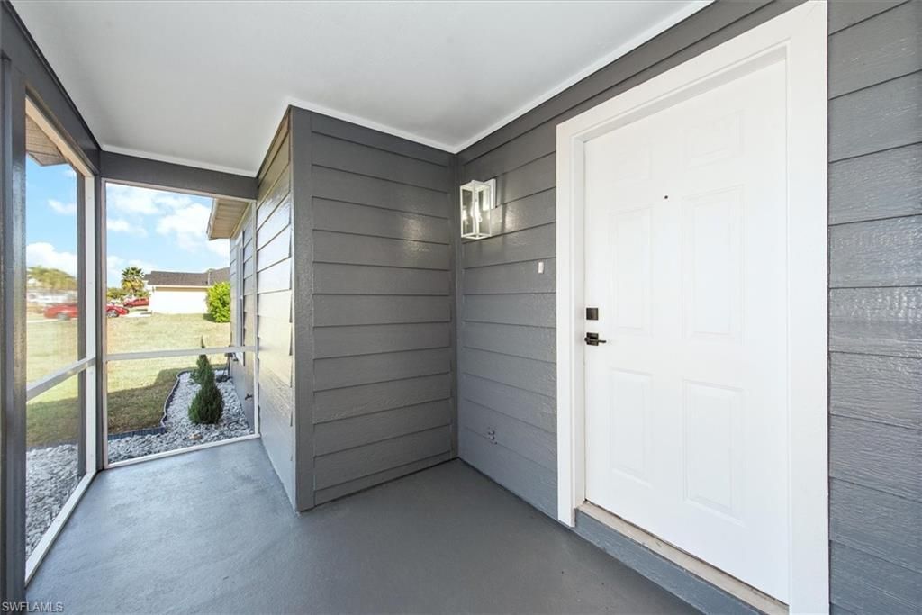 Image 31 of property listing at 2821 NE 4th PL, Cape Coral, FL 33909