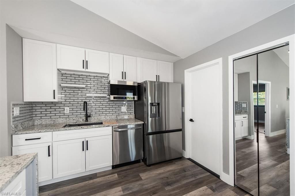 Image 6 of property listing at 2821 NE 4th PL, Cape Coral, FL 33909