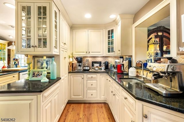 11 Miller Ave, Tewksbury Twp., NJ 08858