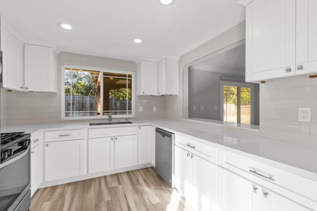 7301 Spicer Dr, Citrus Heights, CA 95621