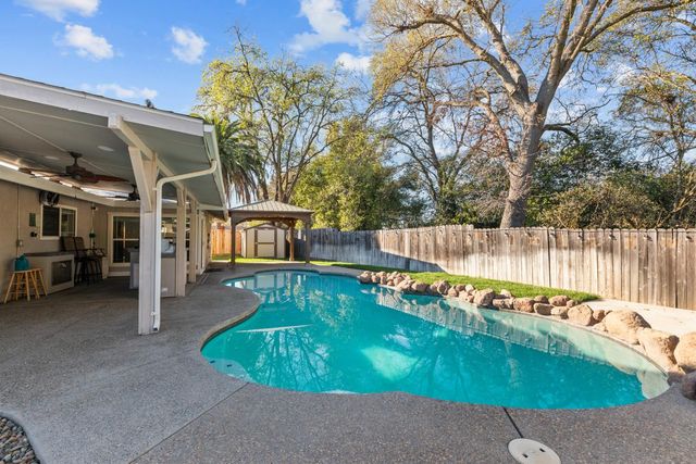 7301 Spicer Dr, Citrus Heights, CA 95621