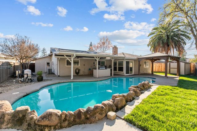 7301 Spicer Dr, Citrus Heights, CA 95621