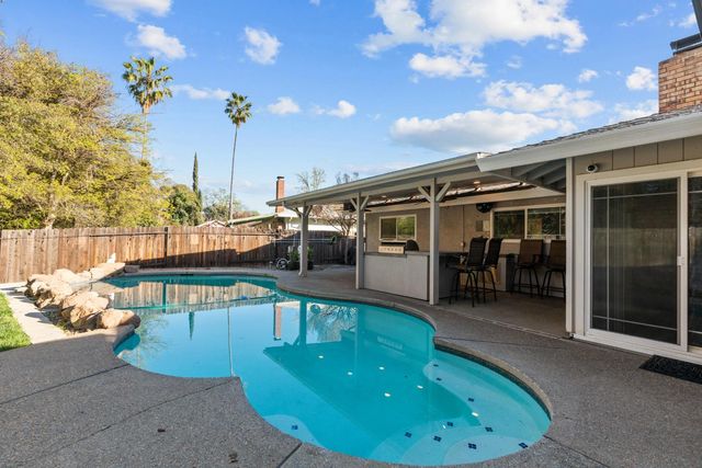 7301 Spicer Dr, Citrus Heights, CA 95621