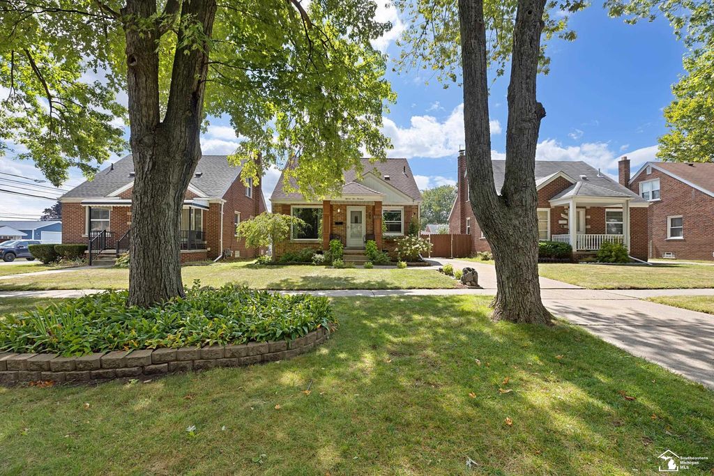 15213 Champaign Road, Allen Park, MI 48101