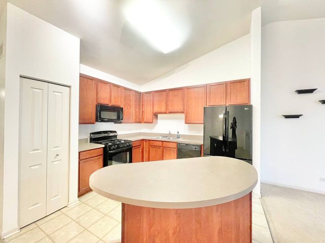 786 Four Seasons Boulevard 786, Aurora, IL 60504