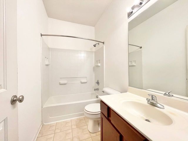 786 Four Seasons Boulevard 786, Aurora, IL 60504