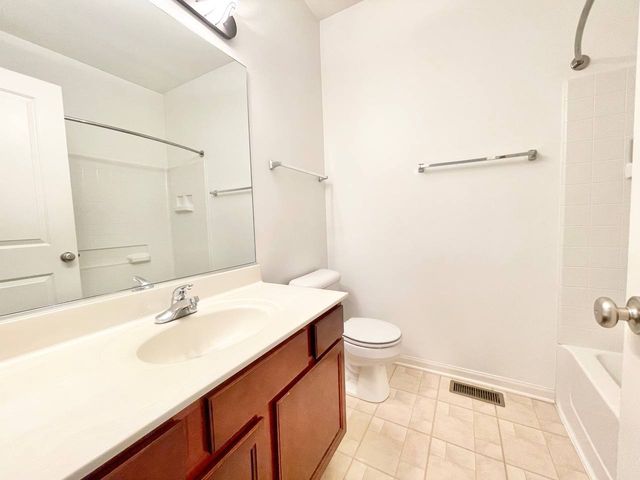 786 Four Seasons Boulevard 786, Aurora, IL 60504