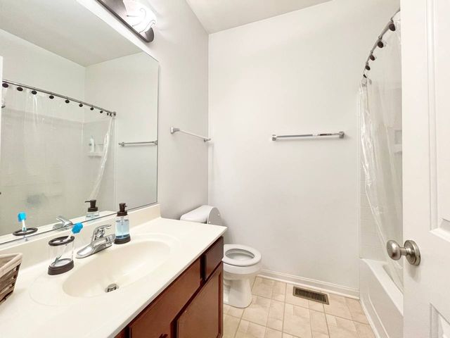 786 Four Seasons Boulevard 786, Aurora, IL 60504