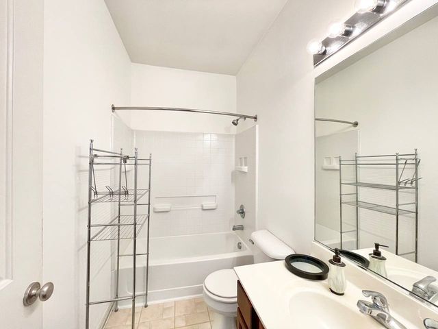 786 Four Seasons Boulevard 786, Aurora, IL 60504