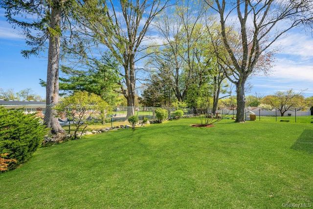 16 Ria Drive, White Plains, NY 10605