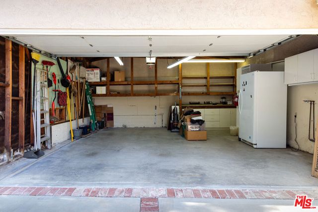 22297 Buena Ventura Street, Woodland Hills, CA 91364