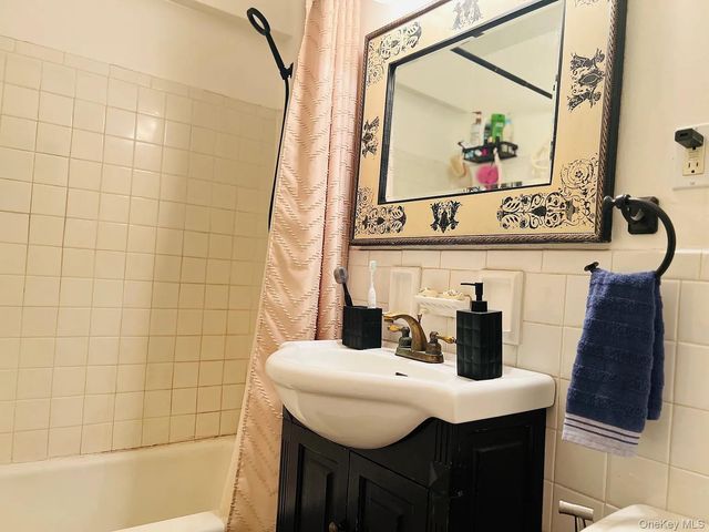 54-44 Little Neck Parkway 5L, Little Neck, NY 11362