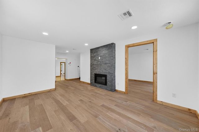 71 Blacks Road, Kingston, NY 12401