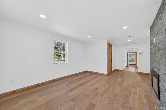 71 Blacks Road, Kingston, NY 12401