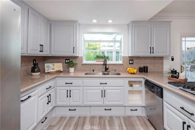 2350 Shadow Hill Drive, Riverside, CA 92506