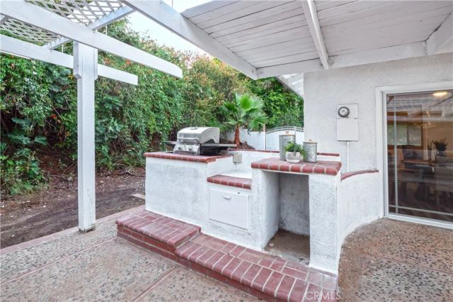 2350 Shadow Hill Drive, Riverside, CA 92506