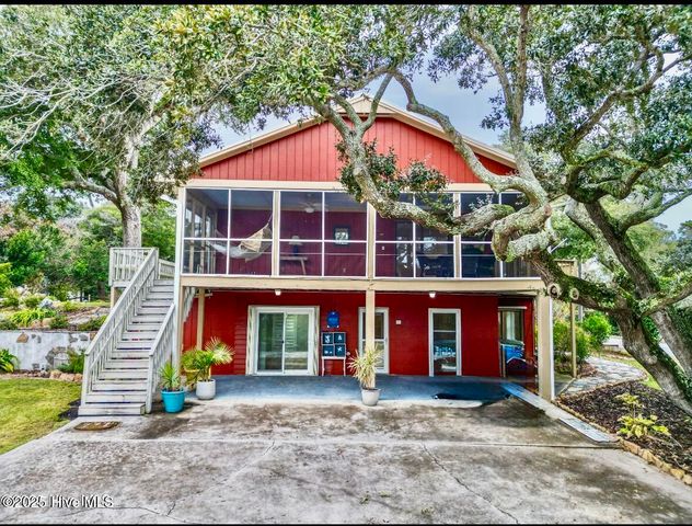 303 Live Oak Street, Emerald Isle, NC 28594