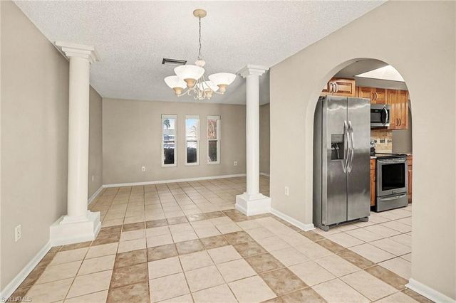 2205 SE 10th PL, Cape Coral, FL 33990