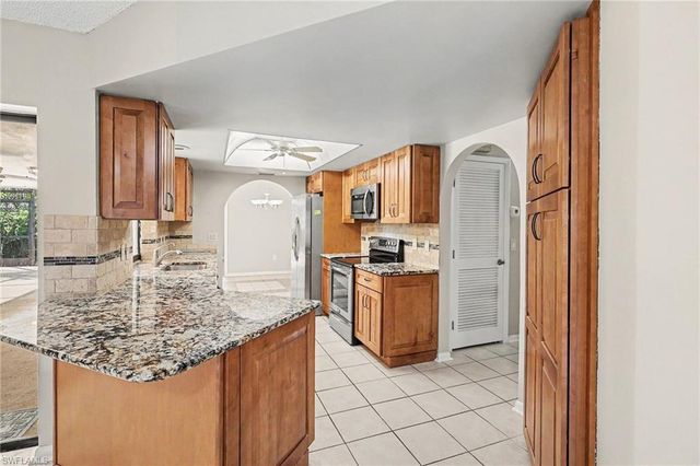 2205 SE 10th PL, Cape Coral, FL 33990