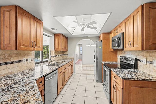 2205 SE 10th PL, Cape Coral, FL 33990