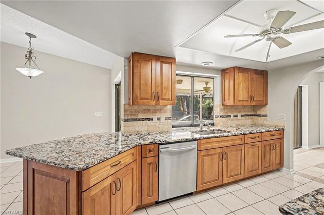 2205 SE 10th PL, Cape Coral, FL 33990
