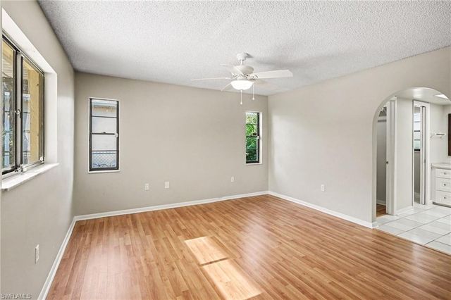 2205 SE 10th PL, Cape Coral, FL 33990
