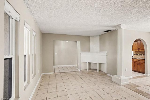 2205 SE 10th PL, Cape Coral, FL 33990