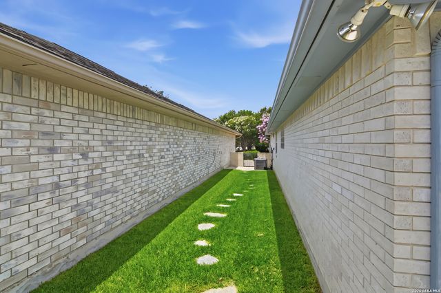 1559 Golden Sage Dr, Seguin, TX 78155