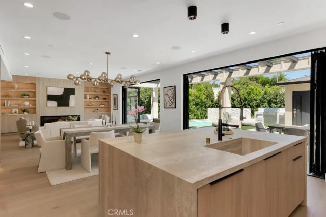 1212 Greenacre Avenue, West Hollywood, CA 90046