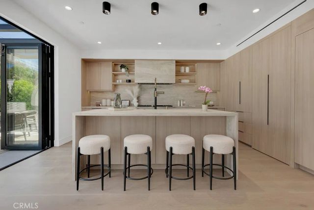 1212 Greenacre Avenue, West Hollywood, CA 90046