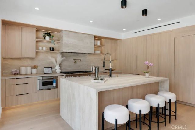 1212 Greenacre Avenue, West Hollywood, CA 90046