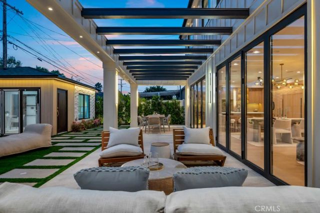 1212 Greenacre Avenue, West Hollywood, CA 90046
