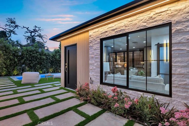 1212 Greenacre Avenue, West Hollywood, CA 90046