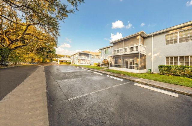 7554 Stirling Rd 102, Davie, FL 33024