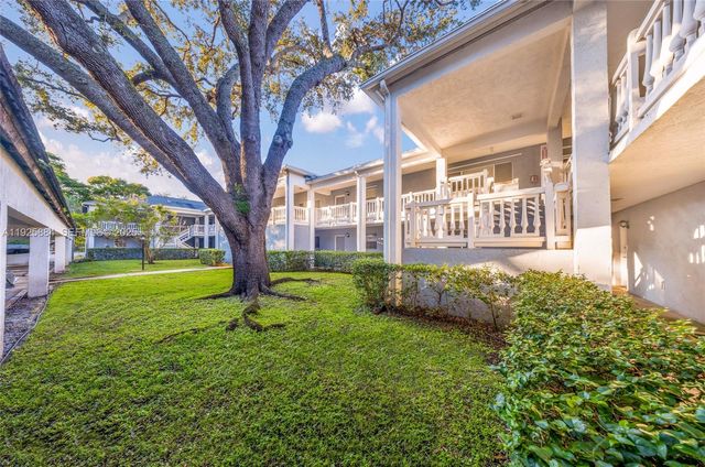 7554 Stirling Rd 102, Davie, FL 33024