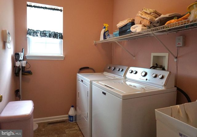 6099 TIMBERKNOLL DR, Macungie, PA 18062