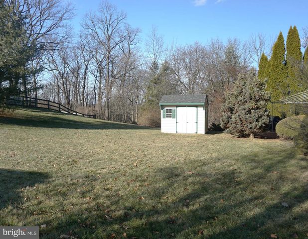 6099 TIMBERKNOLL DR, Macungie, PA 18062