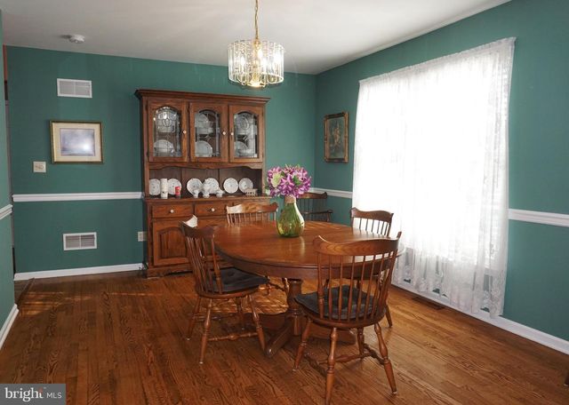 6099 TIMBERKNOLL DR, Macungie, PA 18062