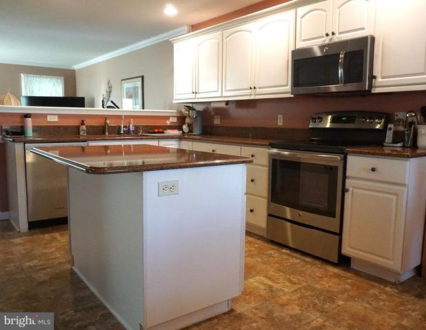 6099 TIMBERKNOLL DR, Macungie, PA 18062