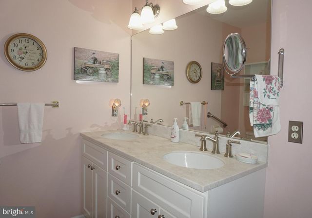 6099 TIMBERKNOLL DR, Macungie, PA 18062