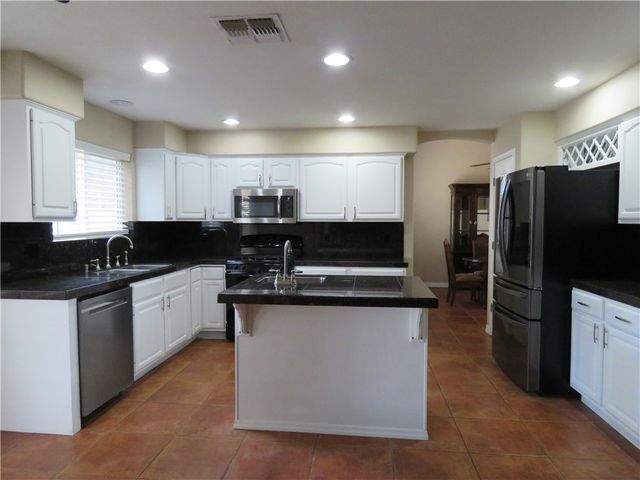 2504 Golf Drive, Kingman, AZ 86401