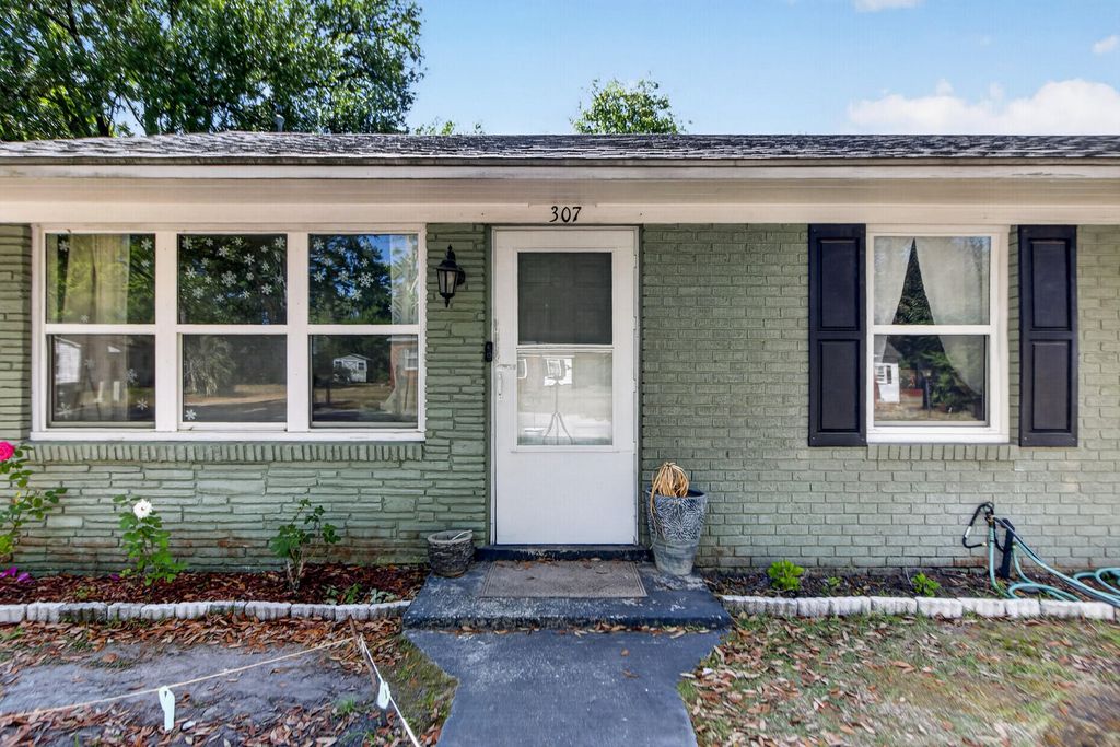 307 Thompson Street, Walterboro, SC 29488