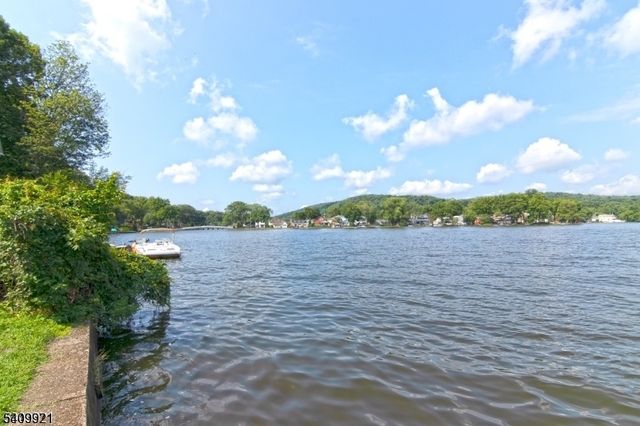 54 Sunset Trl, Denville Twp., NJ 07834