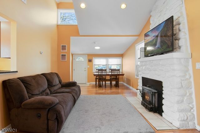 54 Sunset Trl, Denville Twp., NJ 07834