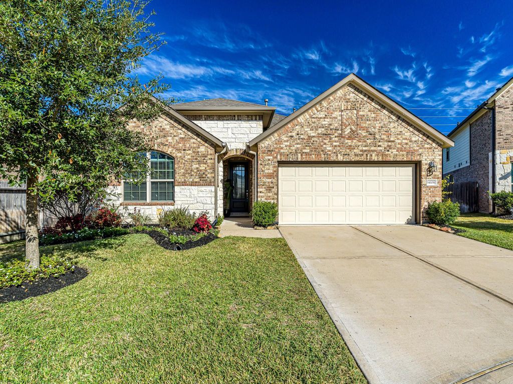 14106 Pinebrook Thistle Court, Cypress, TX 77429