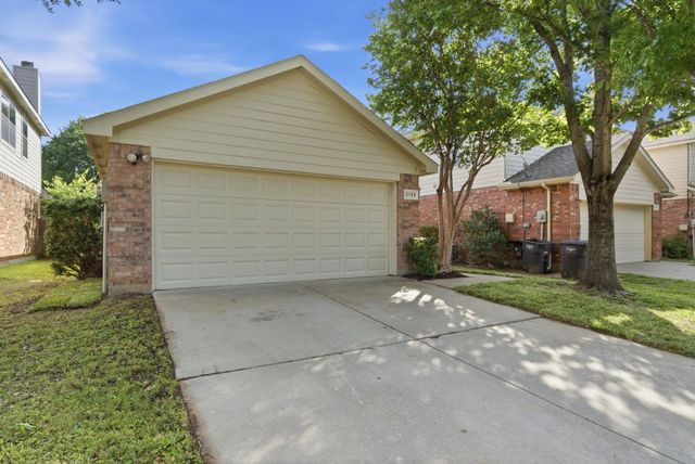 2729 Mountain Lion Drive, Fort Worth, TX 76244