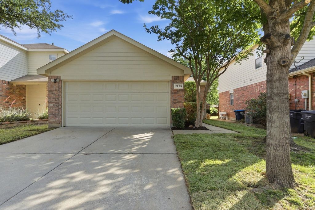 2729 Mountain Lion Drive, Fort Worth, TX 76244